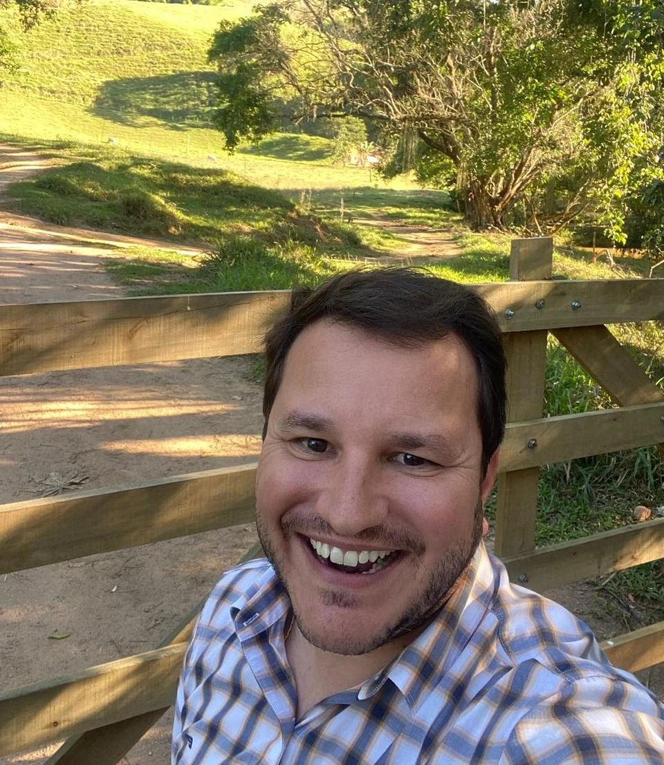 Advogado Altef Rezende em visita a propriedade rural prestando assessoria jurídica ao agronegócio
